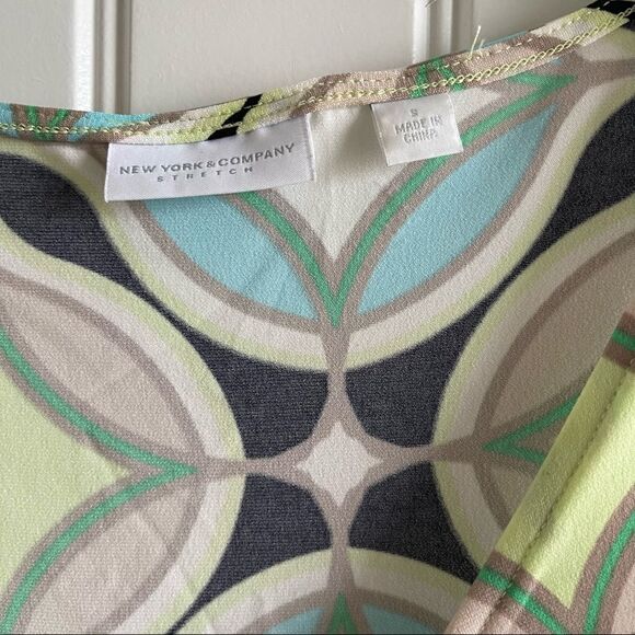 2/$16 New York & Company Green Print Sleeveless Shell Top; SZ S; Good Condition - Picture 4 of 5